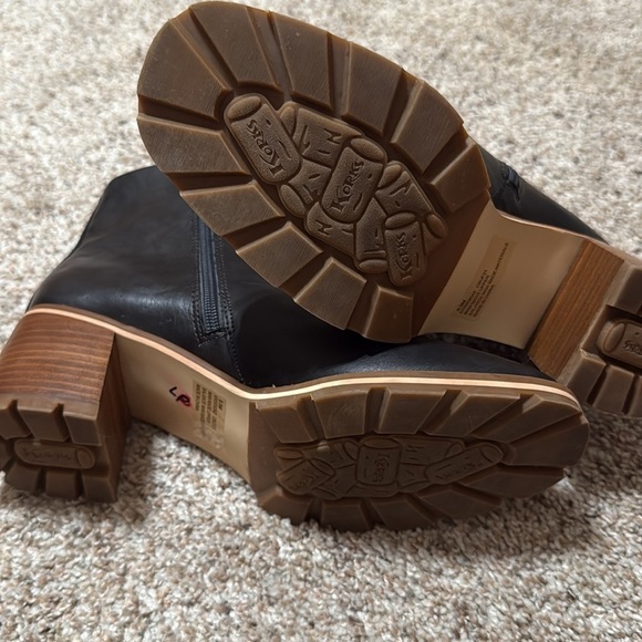 KORKS Black Leather Women's Voilet Bootie - Picture 8 of 8